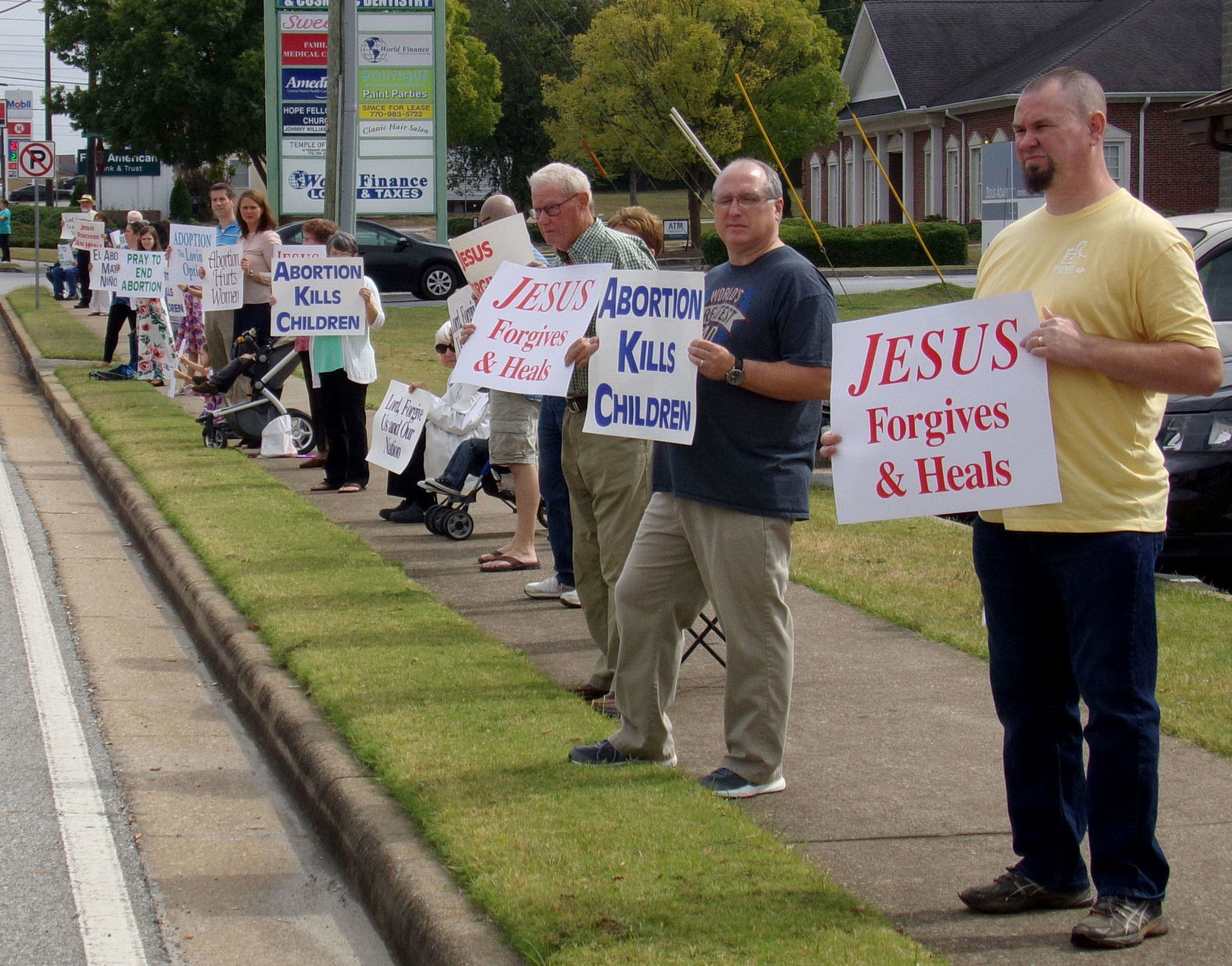 Winder pregnancy care center hosts ‘Life Chain’ event
